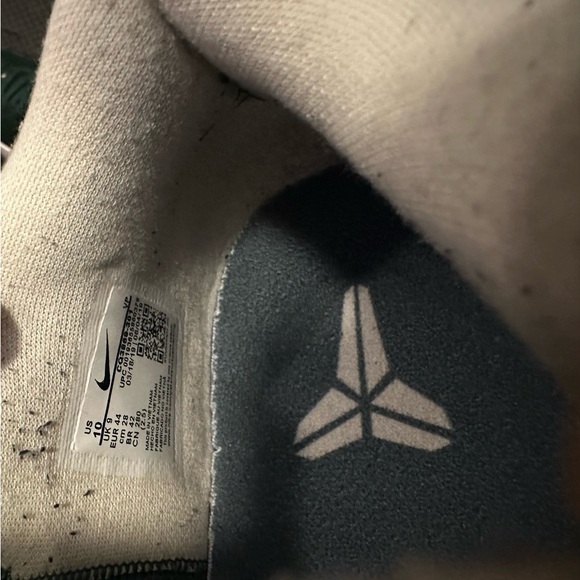 Nike Kobe 4 Protro Undefeated Milwaukee/Fir colorway. Size 10. Lightly used. - Picture 11 of 13